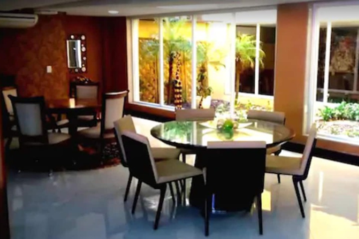 Dining 75 of 127
