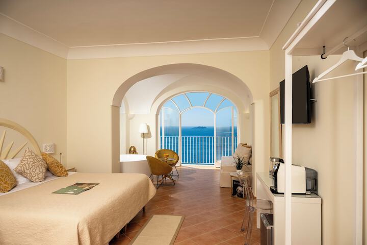 Room 25 of 221