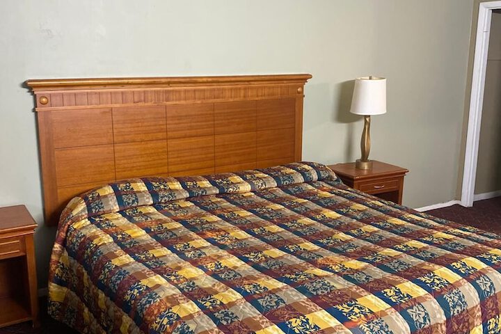 Room 2 of 10