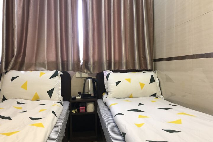 Room 11 of 23