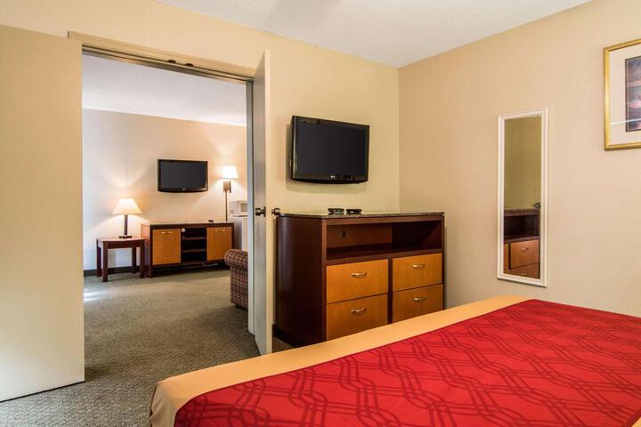 1 King Bed (7 of 11)