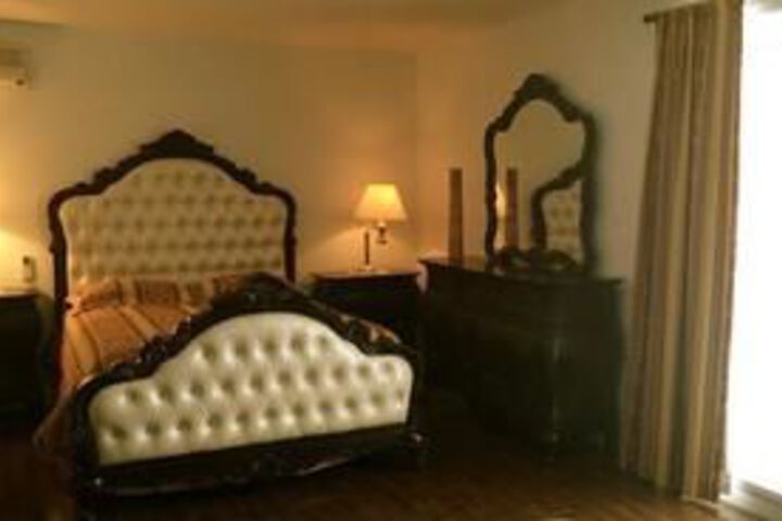 Room 10 of 22