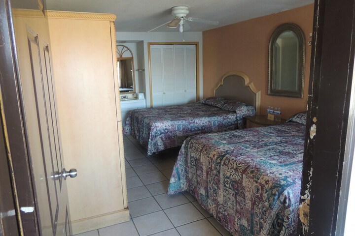 Room 9 of 24