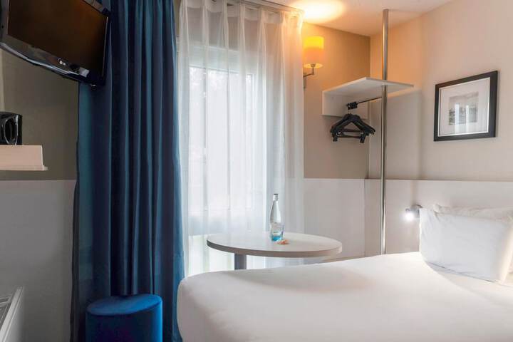 Room 9 of 26