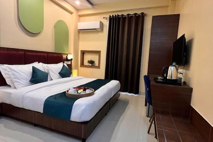 Room 2 of 11