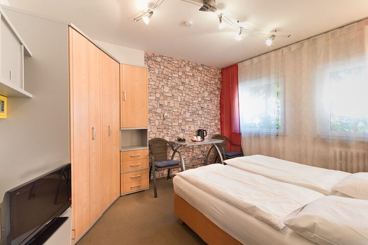 Room 5 of 38