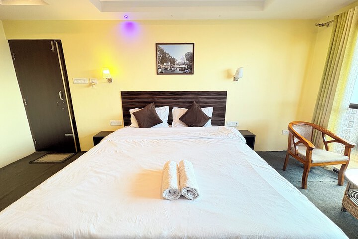 Room 10 of 28