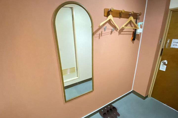 Room 28 of 79