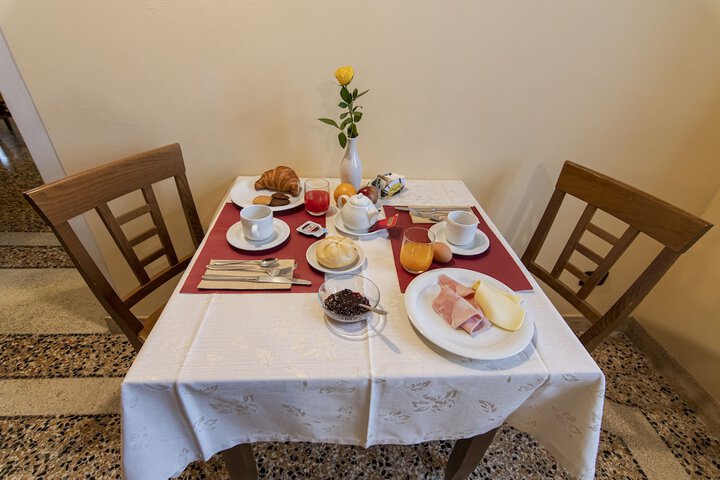 Breakfast/Coffee Service 24 of 34