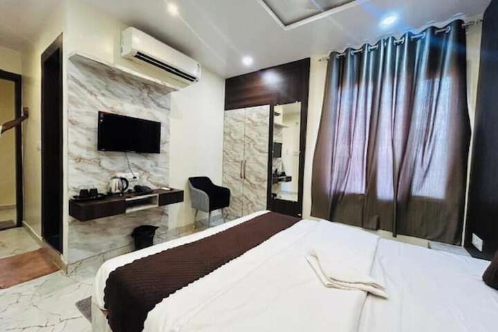 Room 14 of 14