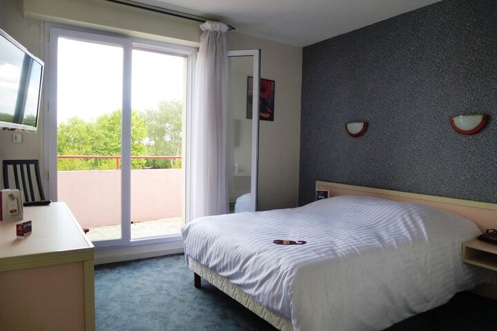 Room 15 of 33