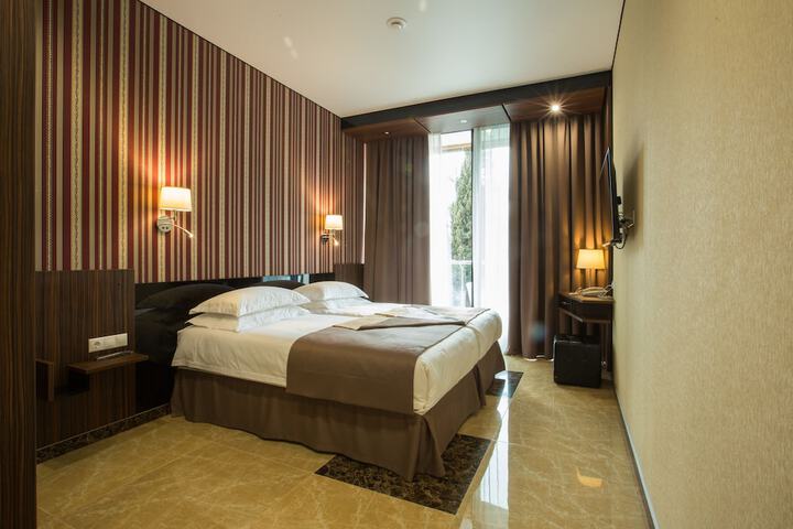 Room 7 of 42