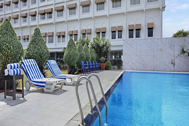 Pools & Facilities
