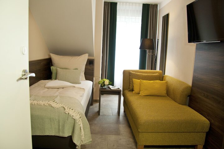 Room 5 of 48