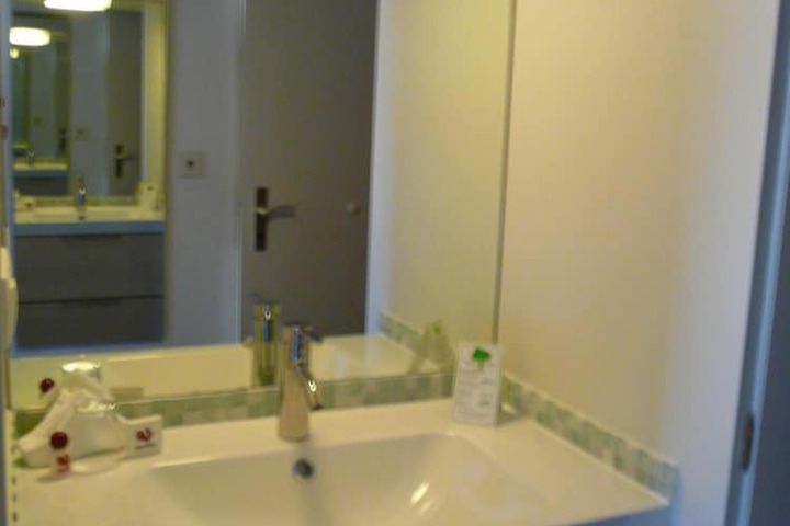 Room 27 of 53