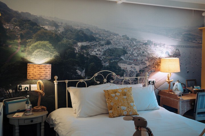 Room 9 of 25