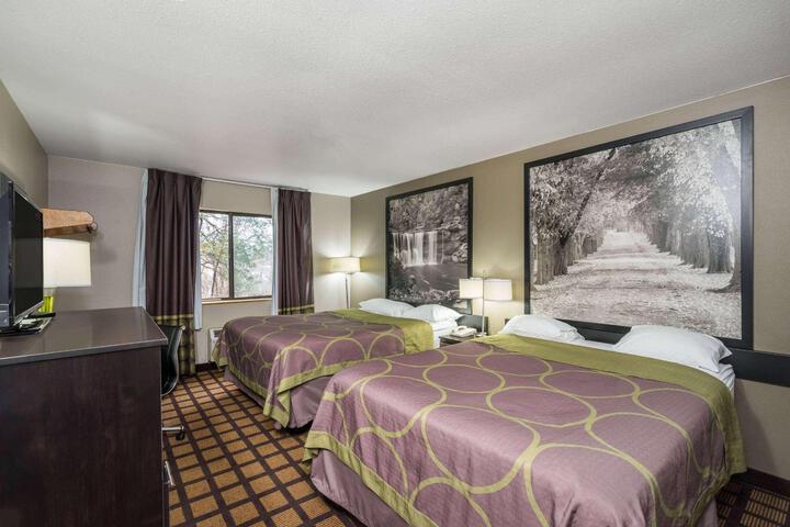 1 Queen Bed (1 of 13)