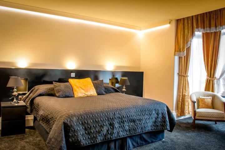 Room 6 of 32