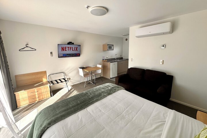 Room 19 of 64