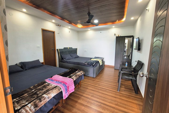 Room 8 of 28