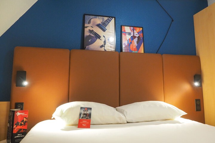 Room 10 of 104