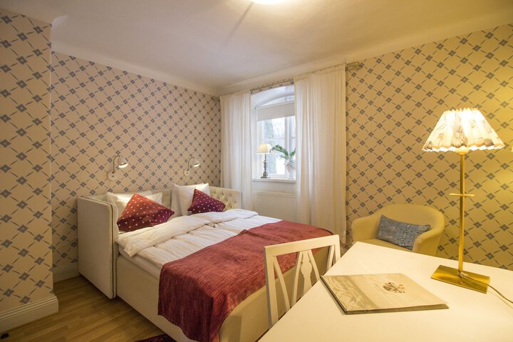 Room 8 of 36