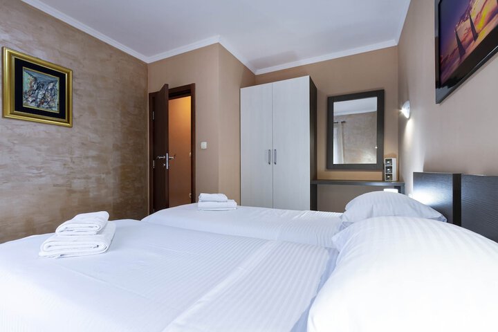 Room 10 of 81