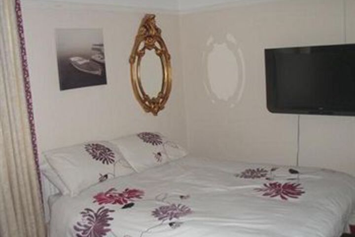 Room 9 of 14