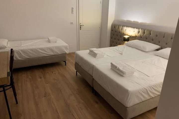 Room 18 of 37