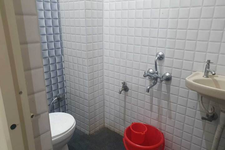 Room 9 of 13