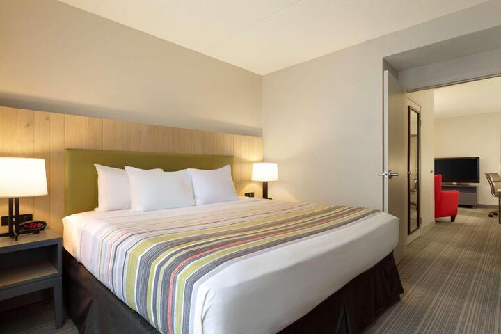 1 King Bed (18 of 18)
