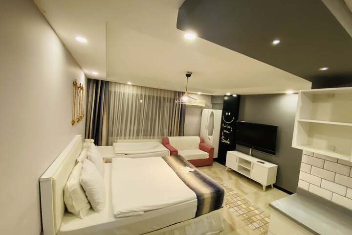 Room 19 of 32