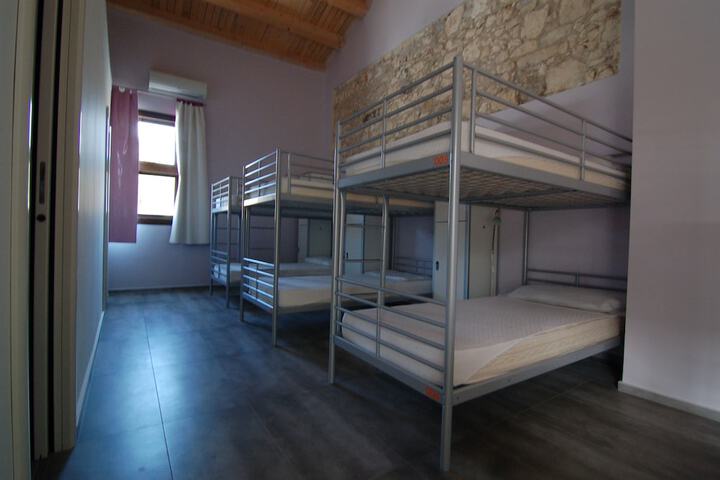 Room 5 of 33