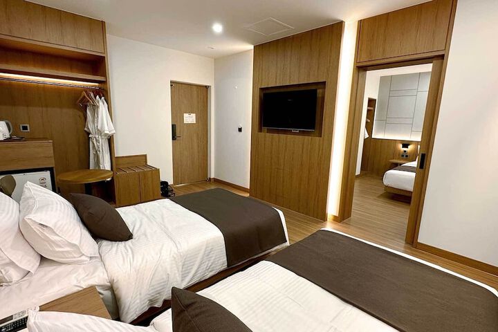 Room 21 of 42