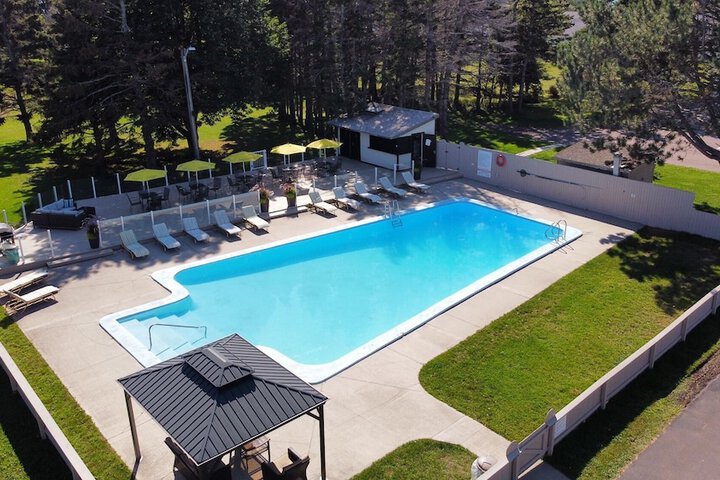 Hotel Pool
