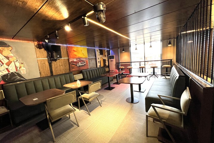 Lounge 88 of 100