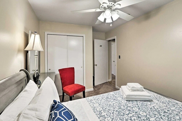 Room 4 of 16