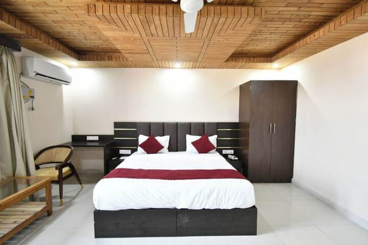 Room 14 of 20