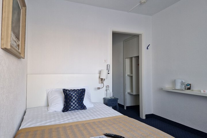 Room 11 of 45