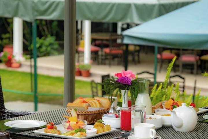 Breakfast/Coffee Service 20 of 25