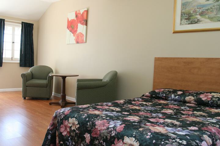 Room 12 of 106