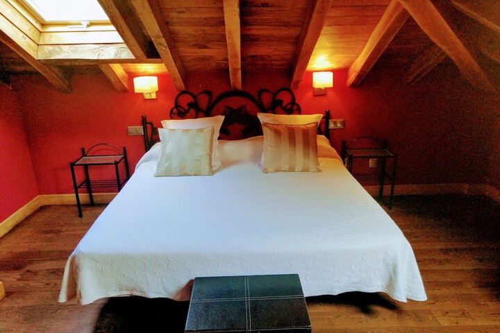 Room 10 of 33