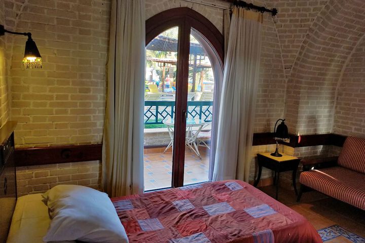 Room 8 of 43