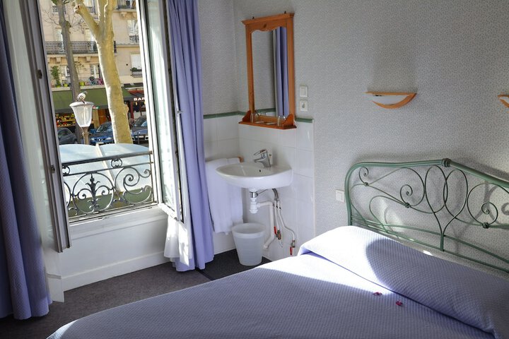 Room 12 of 35