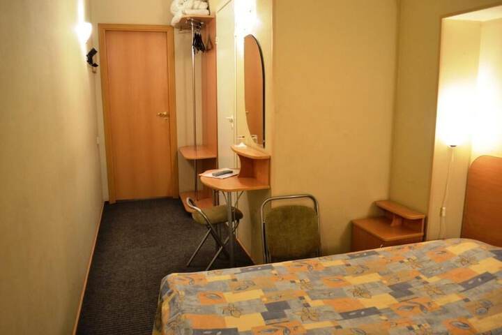 Room 12 of 34