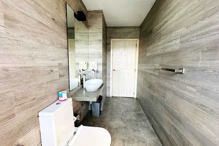 Room 32 of 55