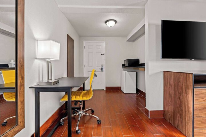 1 King Bed Suite (14 of 44)