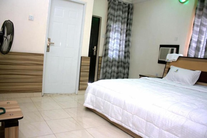 Room 5 of 13