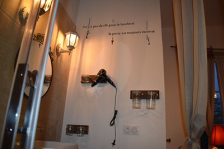 Room 5 of 81