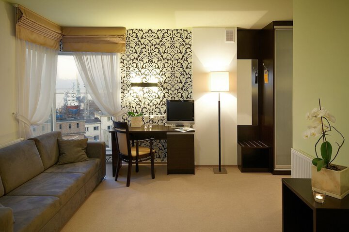 Room 35 of 70
